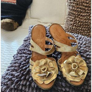 Born Gold Rosette Metallic Size 7/38 Mule
